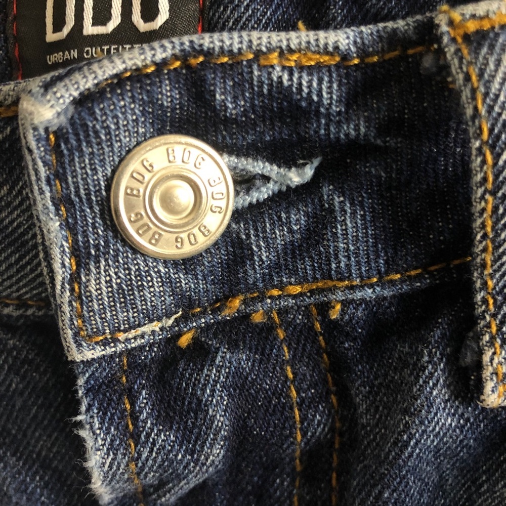 Vtg inspired BDG High Waist Distressed Mom Jeans - Picture 12 of 15